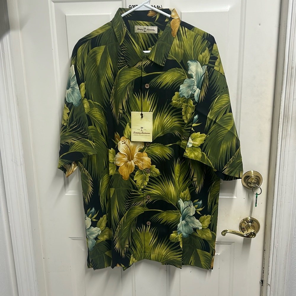 Tommy Bahama short sleeve shirt, special rum camp, maybe size extra large